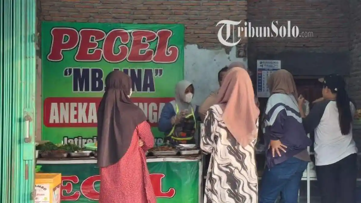 Pecel Mbak Lina di Wonogiri: Selalu Ramai Pembeli, Sampai Pakai Nomor Antrean