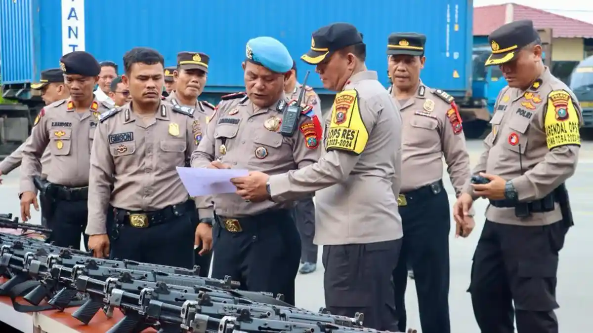 AKBP Janton Silaban Cek Senpi Laras Panjang, Polres Pelabuhan Belawan Siap Mengamankan Puncak Pemilu