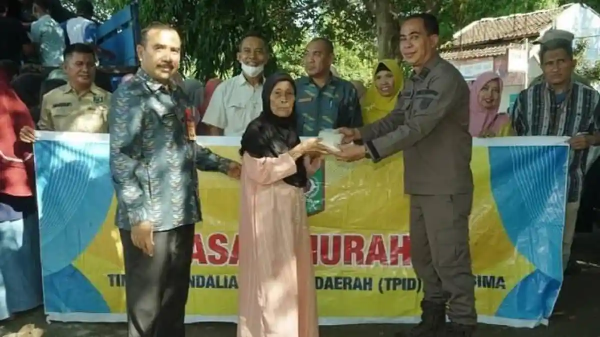 Pemkot Bima Gelar Operasi Pasar di Kelurahan Santi