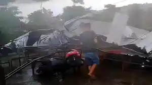 warung-BUMDes-di-Tulungagung-Jatim-ambruk-setelah-diterjang-angin-kencang.jpg