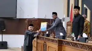 PANSUS-Rapat-paripurna.jpg