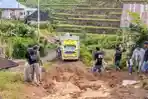 Jalan-rusak-di-Leong.jpg