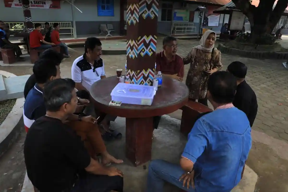 Foto 435 Warga Binaan Lapas Kelas 1 Makassar Terancam Tidak Bisa Memilih - petugas-mulai-kjawarttyo-sf.jpg