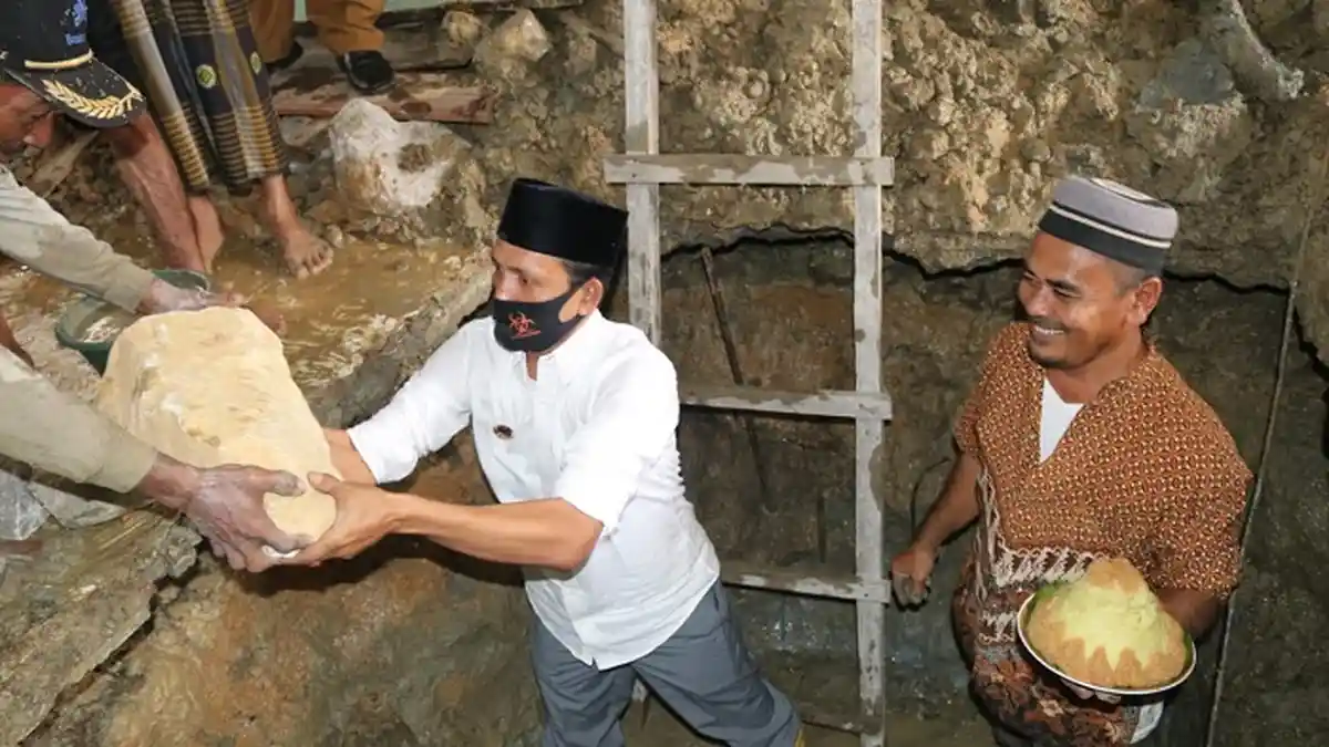 Pembangunan Masjid Baitul Manan Dimulai, Bupati Aceh Selatan Lakukan Peletakan Batu Pertama
