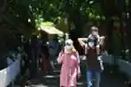 Libur Panjang Kebun Binatang Surabaya Rame Pengunjung