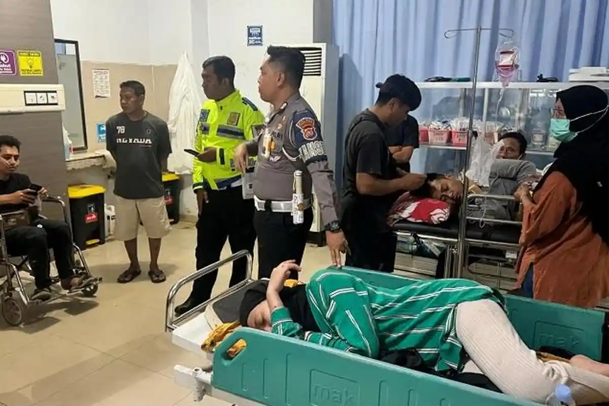 2 Penumpang Mobil Masuk Jurang Mulai Membaik di RSUD Hajja Andi Depu Polman