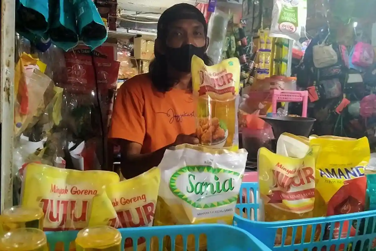 Harga Timpang dengan Toko Ritel, Pedagang Minyak Goreng di Pasar Peterongan Semarang Resah