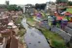 Cat Warna-Warni Hiasi Pemukiman Sungai Brantas Malang