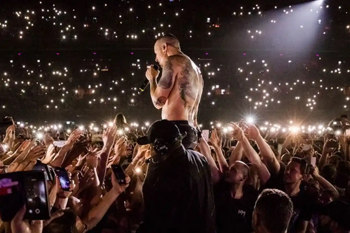 Chester Bennington Berpulang, Ini 5 Hal Soal Kematian Vokalis Linkin Park, Nomor 4 Masih Misterius