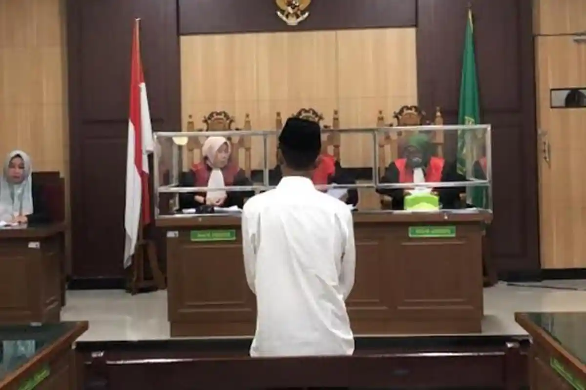 Pencetus Desa Miliarder di Gresik Divonis 5 Bulan Atas Dugaan Penggelapan Aset, Warga Langsung Demo