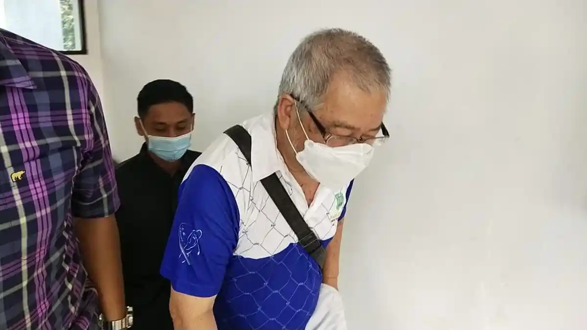 Tim Kejari Manado Tunggu Pesawat, Bawa Buronan Korupsi Solar Cell, Terpidana Paulus Iwo