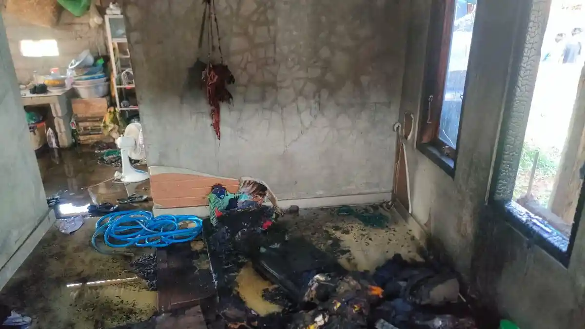 Ditinggal Pergi, Rumah Buruh Harian Asal Desa Sawan Buleleng Kebakaran 