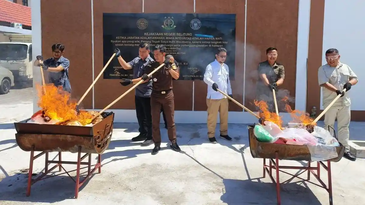 Kejaksaan Negeri Belitung Musnahkan Barang Bukti 23 Perkara