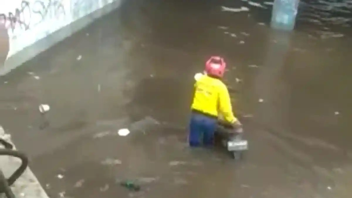 Underpass di Hanoman Bandar Lampung Tergenang 1 Meter, Lalu Lintas Macet