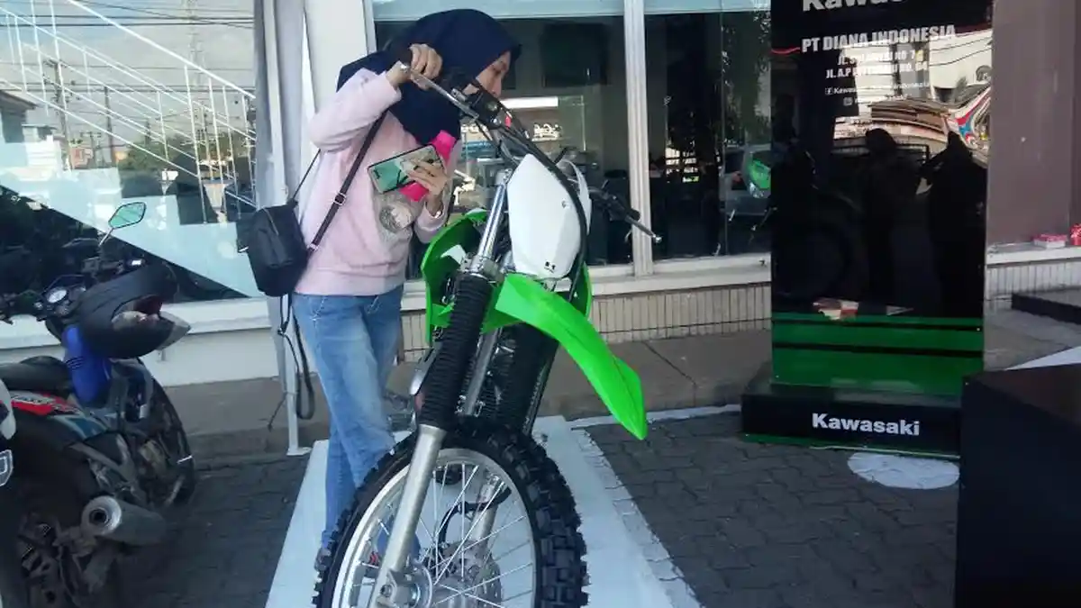 KLX Series Sumbang Penjualan 60 Persen di Kawasaki Makassar