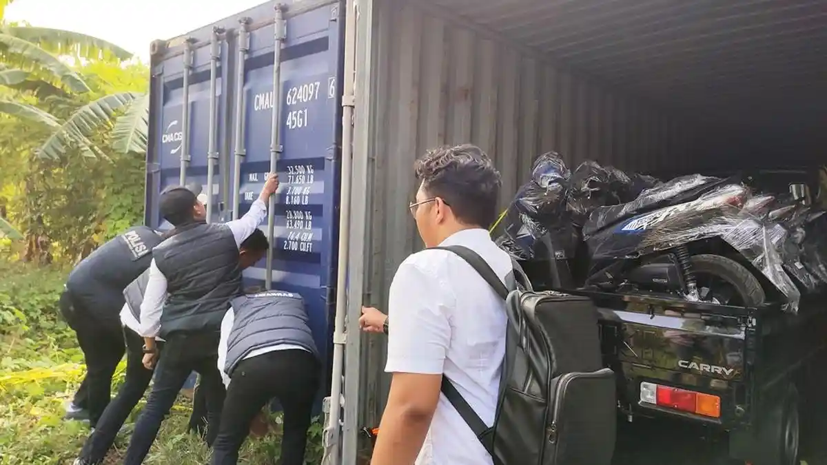 Ditemukan 64 Motor 8 Mobil Bodong Dikemas Dalam Kontainer Hendak Dikirim ke Timor Leste 