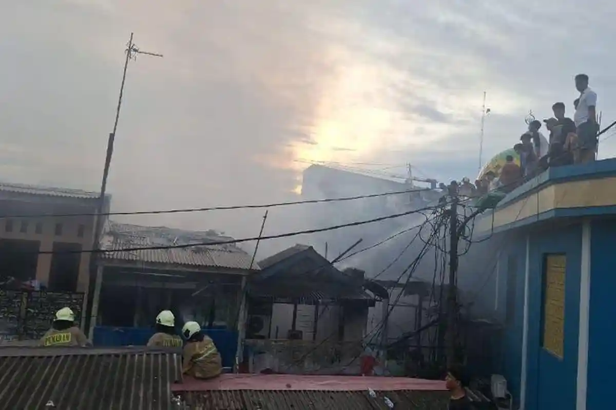 Detik-detik Puluhan Rumah di Jatipulo Jakbar Terbakar Akibat Tali Sutet Putus, Ini Kesaksian Warga