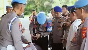 Propam-cek-senpi-polisi.jpg
