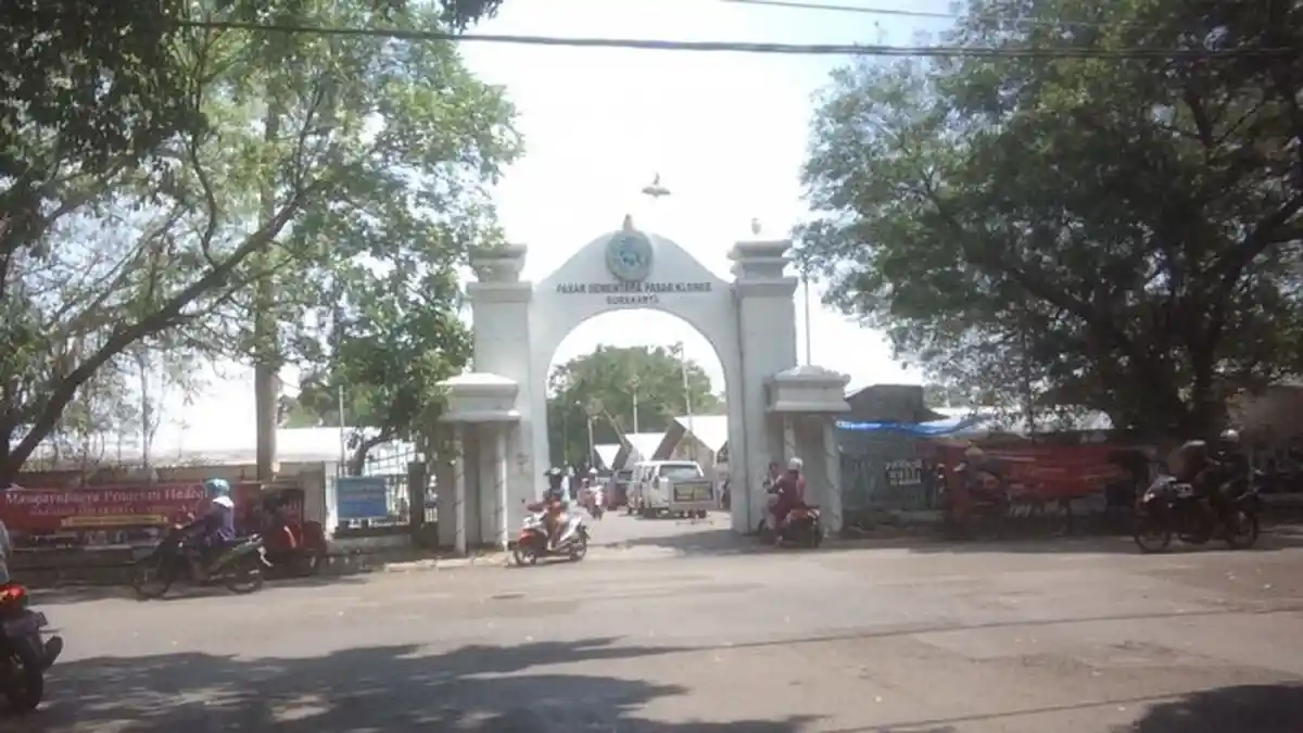 Keraton Solo Ancam Tutup Pasar Darurat Klewer di Alun-alun Utara