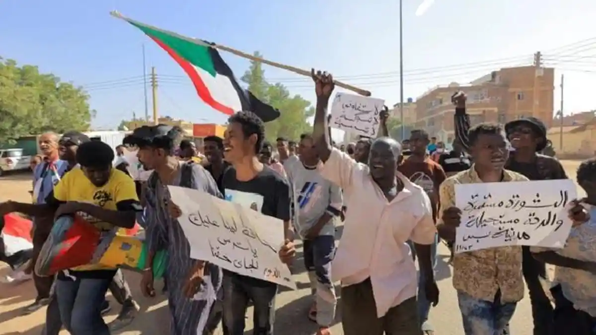 Pasukan Keamanan Sudan Tembak Mati Seorang Demonstran Anti-Kudeta Militer