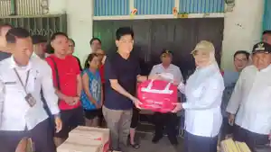 Serahkan-Bantuan-Kebakaran.jpg