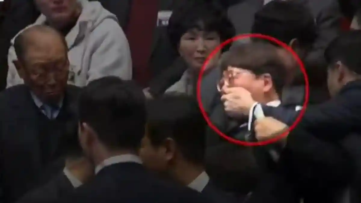 Anggota DPR Korea Dibekap dan Diseret Paspampres, Presiden Yoon Dituntut Minta Maaf