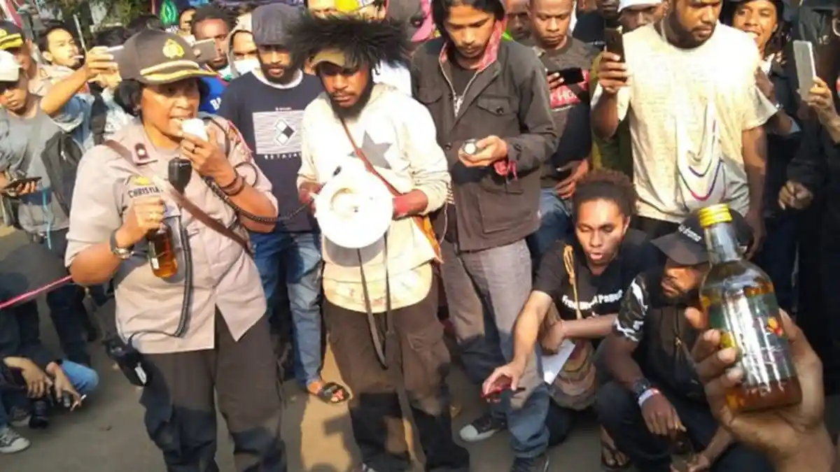 Beri Miras kepada Mahasiswa Papua di Bandung, Oknum Polisi Dinonaktifkan dari Jabatan