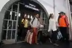 Arus Balik Pemudik Padati Stasiun Pasar Senen