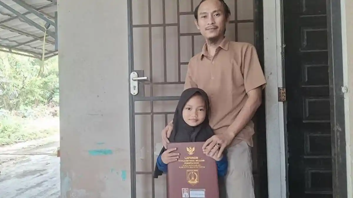 https://asset.tribunnews.com/B93bofa5mWQIBgdYew3YYA5wYOE=/1200x675/filters:upscale():quality(30):format(webp):focal(0.5x0.5:0.5x0.5)/belitung/foto/bank/originals/20251219-Fikri-Hidayat.jpg