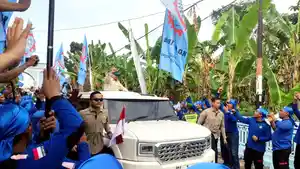 Presiden-Prabowo-disambut-buruh-saat-peresmian-Museum-Marsinah.jpg