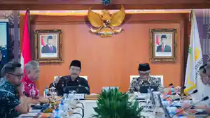 Mensos-Gus-Ipul-membahas-percepatan-pembangunan-Gedung-Sekolah-Rakyat-permanen.jpg