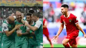 Pemain-Persebaya-Perovic-kiri-berebut-bola-dengan-pemain-PSBS-Biak.jpg