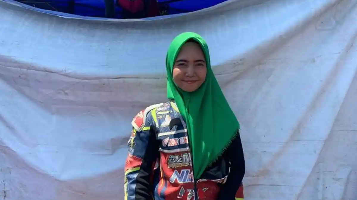 Perkenalkan Inilah Sukmawati, Pebalap Berjilbab yang Sukses Juarai Honda Dream Cup