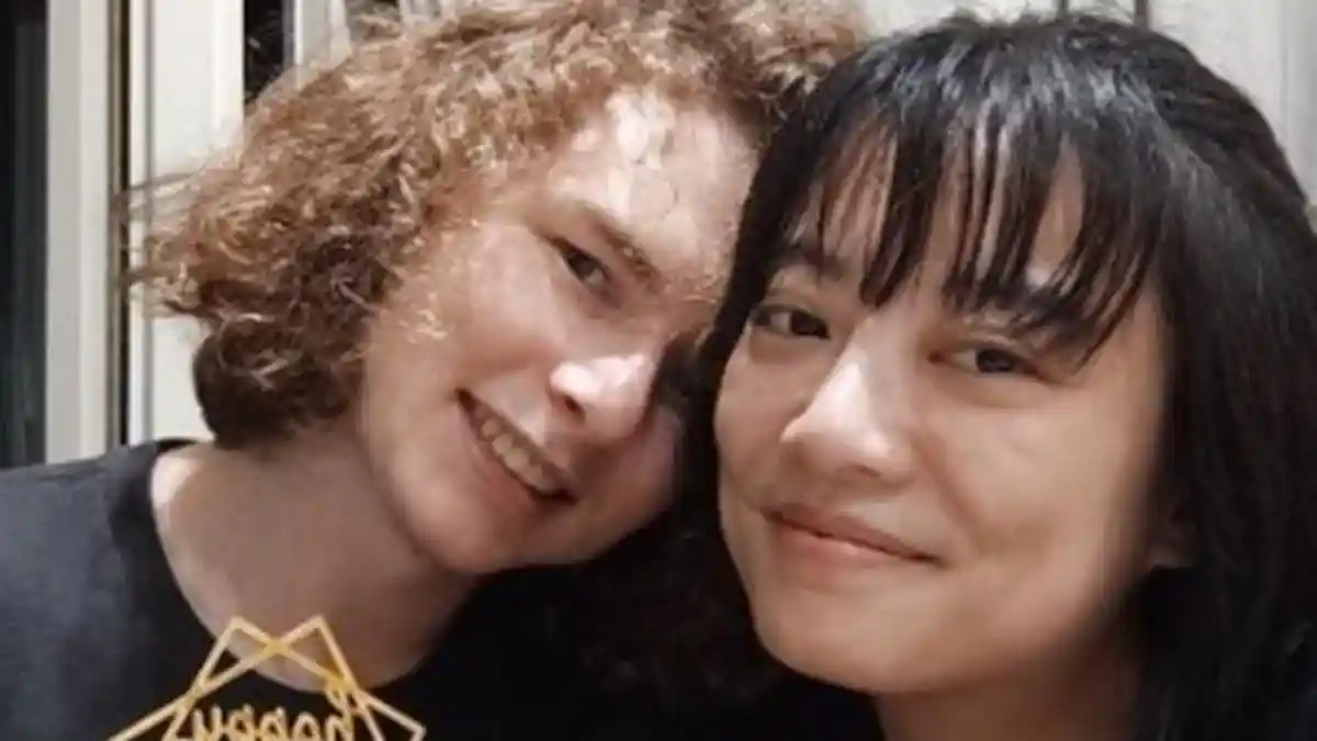 Leony and Fiancée Meet Friends and Family in Indonesia