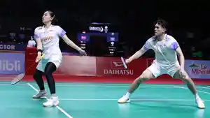 Pebulutangkis-ganda-campuran-Indonesia-Adnan-MaulanaIndah-Cahya-Sari-Jamil.jpg