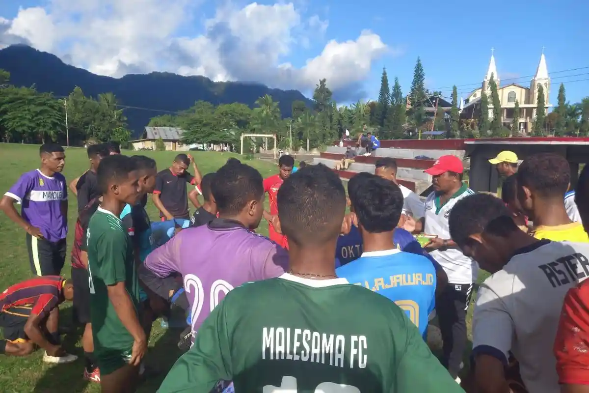 Minim Waktu Latihan, Pelatih Persena Ermin Togo Berharap Masyarakat Nagekeo Realistis