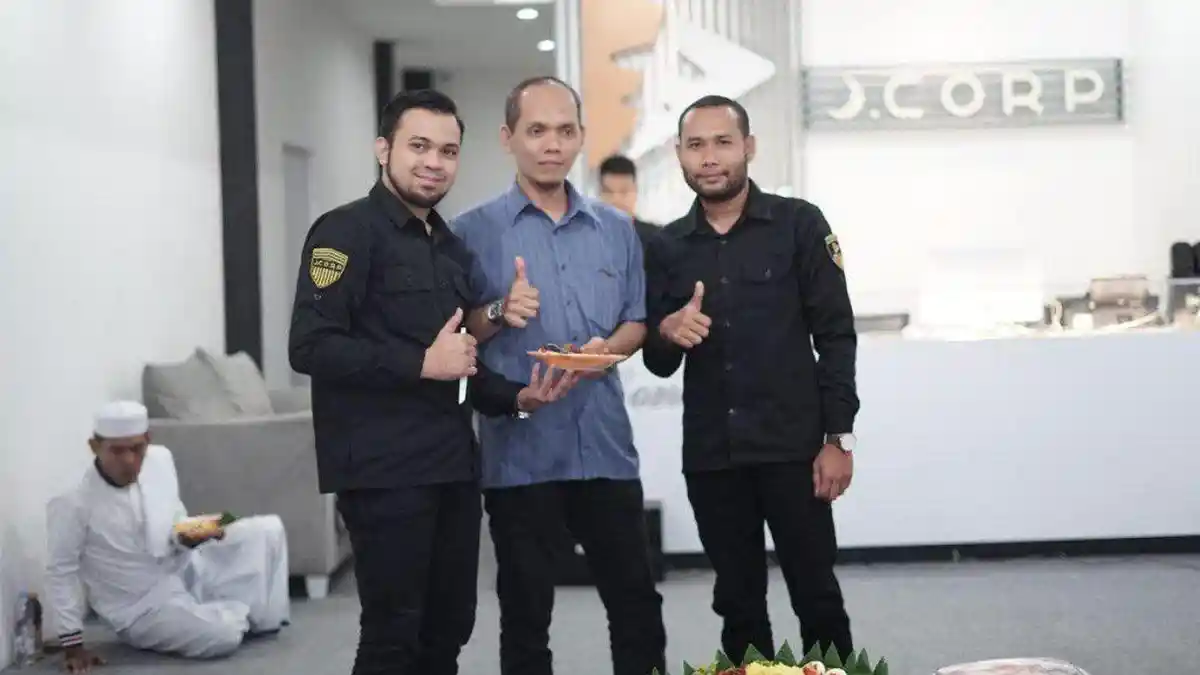Travel Haji dan Umrah Milik 11 Artis Buka Cabang di Medan