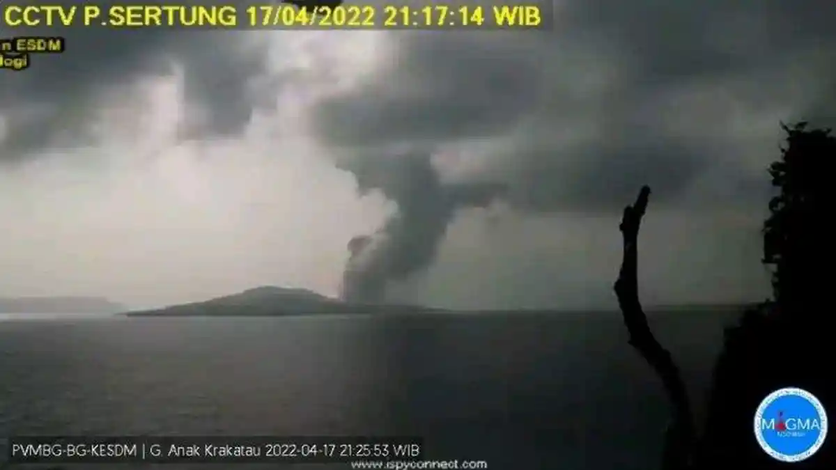 Anak Krakatau Sudah Tujuh Kali Meletus Selama April 2022