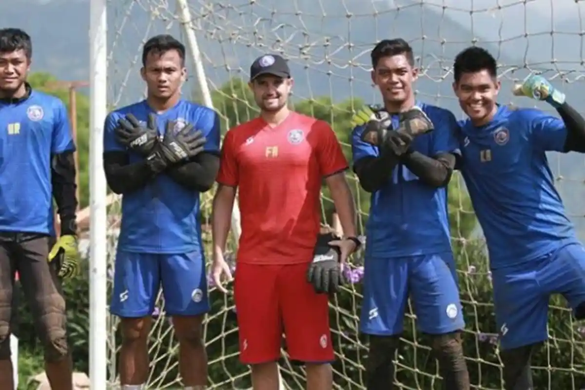 Curi Start Berlatih di Lapangan, Felipe Americo Lihat Kondisi Para Kiper Arema FC Lebih Baik