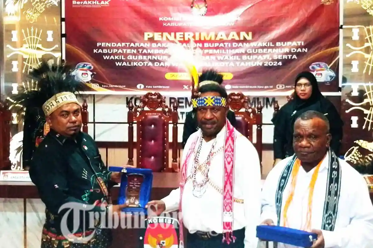 Resmi Daftar ke KPU Tambrauw, Bakal Paslon “YohPet” Gaungkan Pilkada Damai