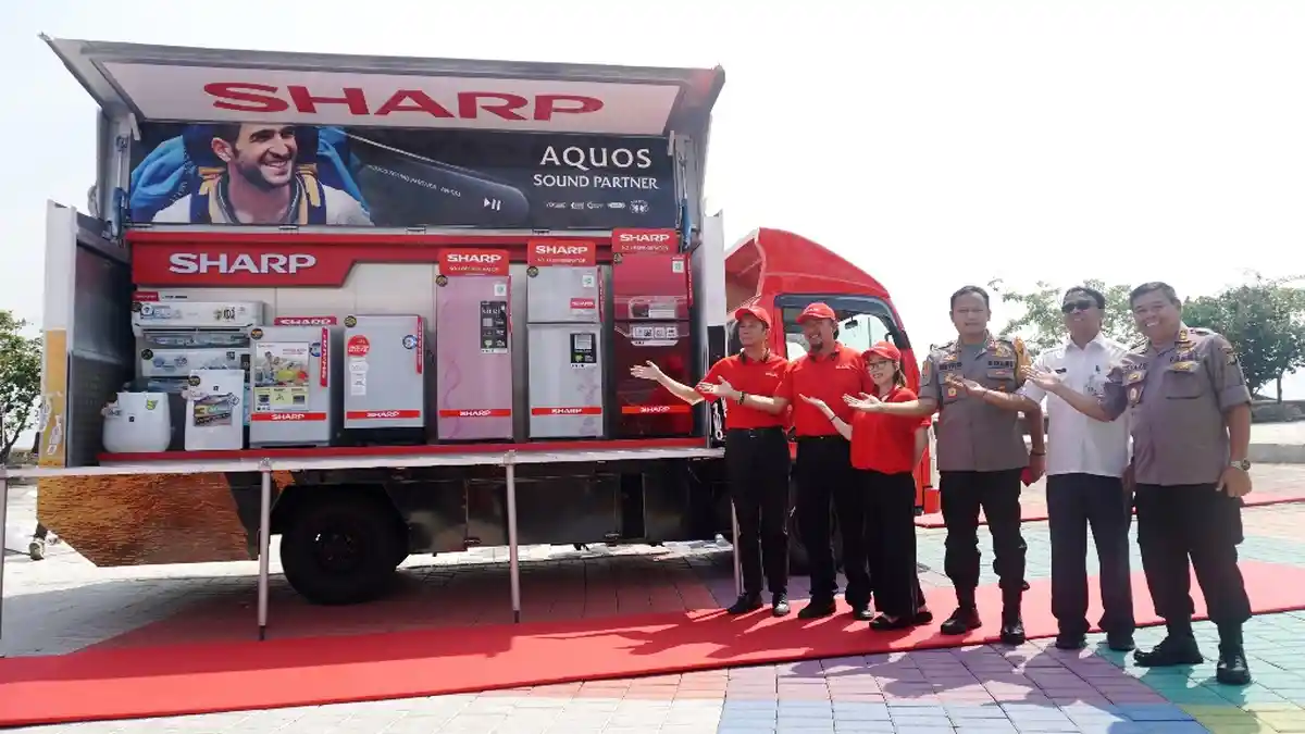 Sharp Luncurkan Lima Unit Sharp 50 Years Mobile Display Truck Keliling Nusantara