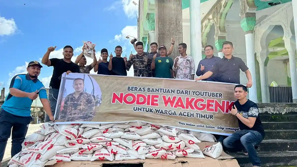 Youtuber Aceh Bagikan 2 Ton Beras untuk Korban Banjir di Aceh Timur
