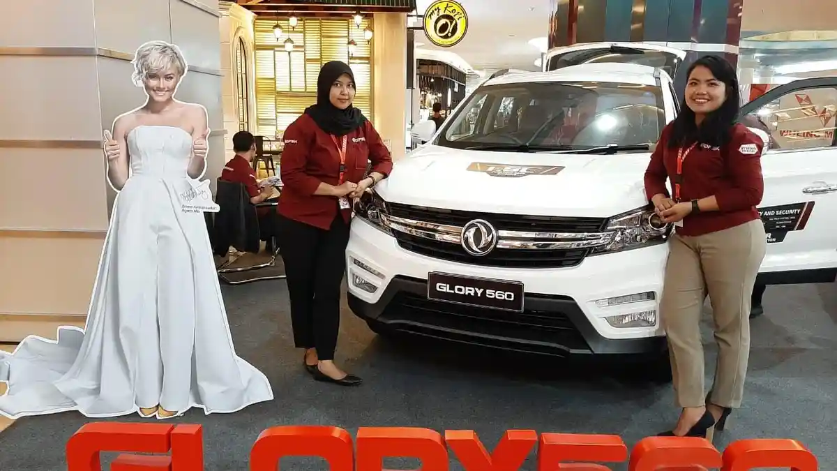 DFSK Glory 560 Ramaikan Pameran Otomotif TSM Makassar