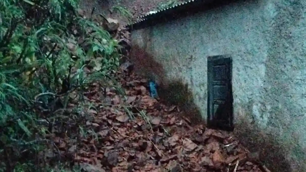 Longsor Terjang Desa Petungsinarang di Bandar Imbas Hujan Deras, 4 Rumah Rusak