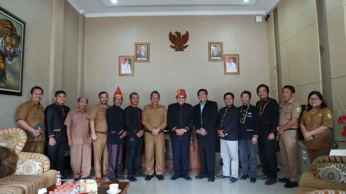 Pengurus Lembaga Sulang Silima Banurea Sedunia Temui Sekda Pakpak Bharat, Sampaikan Hal Ini