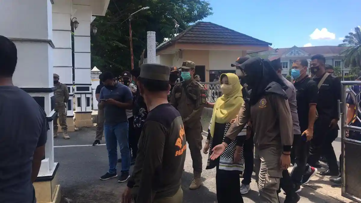 Bupati Berau Sri Juniarsih Temui Masyarakat dan Pemuda Kampung Gunung Sari, Ini Penjelasannya