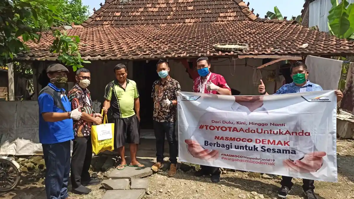Kepedulian di Tengah Pandemi Covid-19, Nasmoco Serahkan Bantuan Sembako