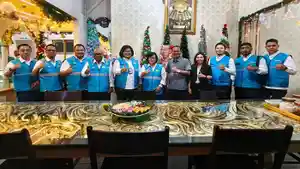 berfoto-bersama-Pastor-Alexius-Alex-Mingkar.jpg