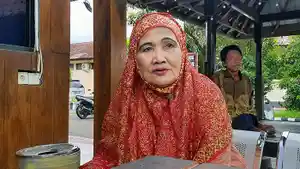nenek-bale-adat-lumbung-lombok-timur.jpg