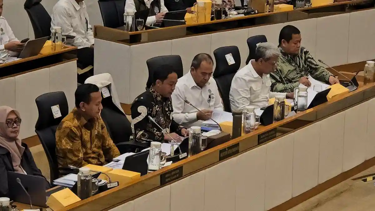 5 Kritik dan Sindiran yang Dihunjamkan ke Menhut Raja Juli di Tengah Banjir Sumatra